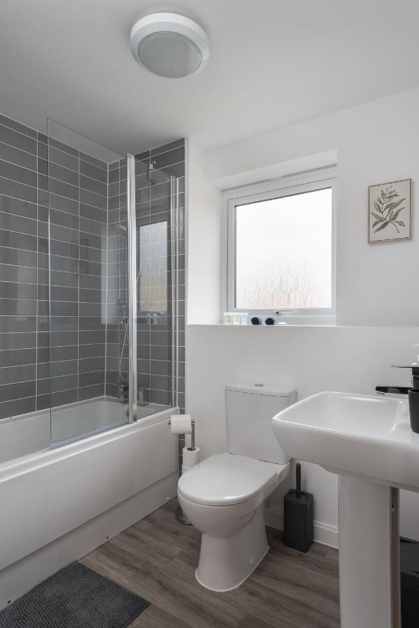 Two Bedroom Apartment - Milton Keynes By Aryas Properties Broughton  Extérieur photo